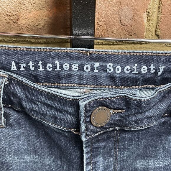 Articles Of Society High Rise Cropped Frayed Hem Jeans Size 32 NEW - Picture 3 of 7